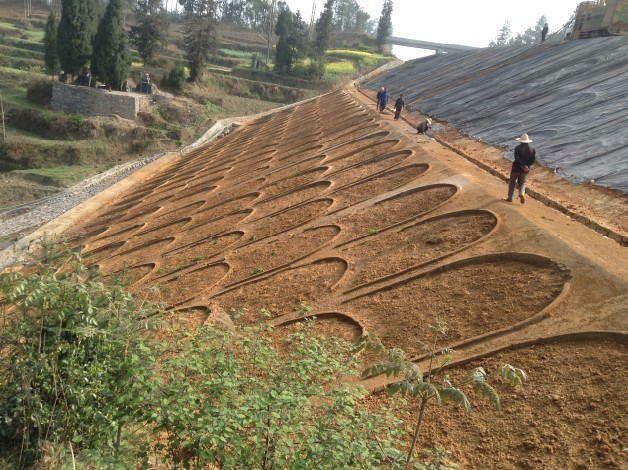 貴州遵義下邊坡噴播植草